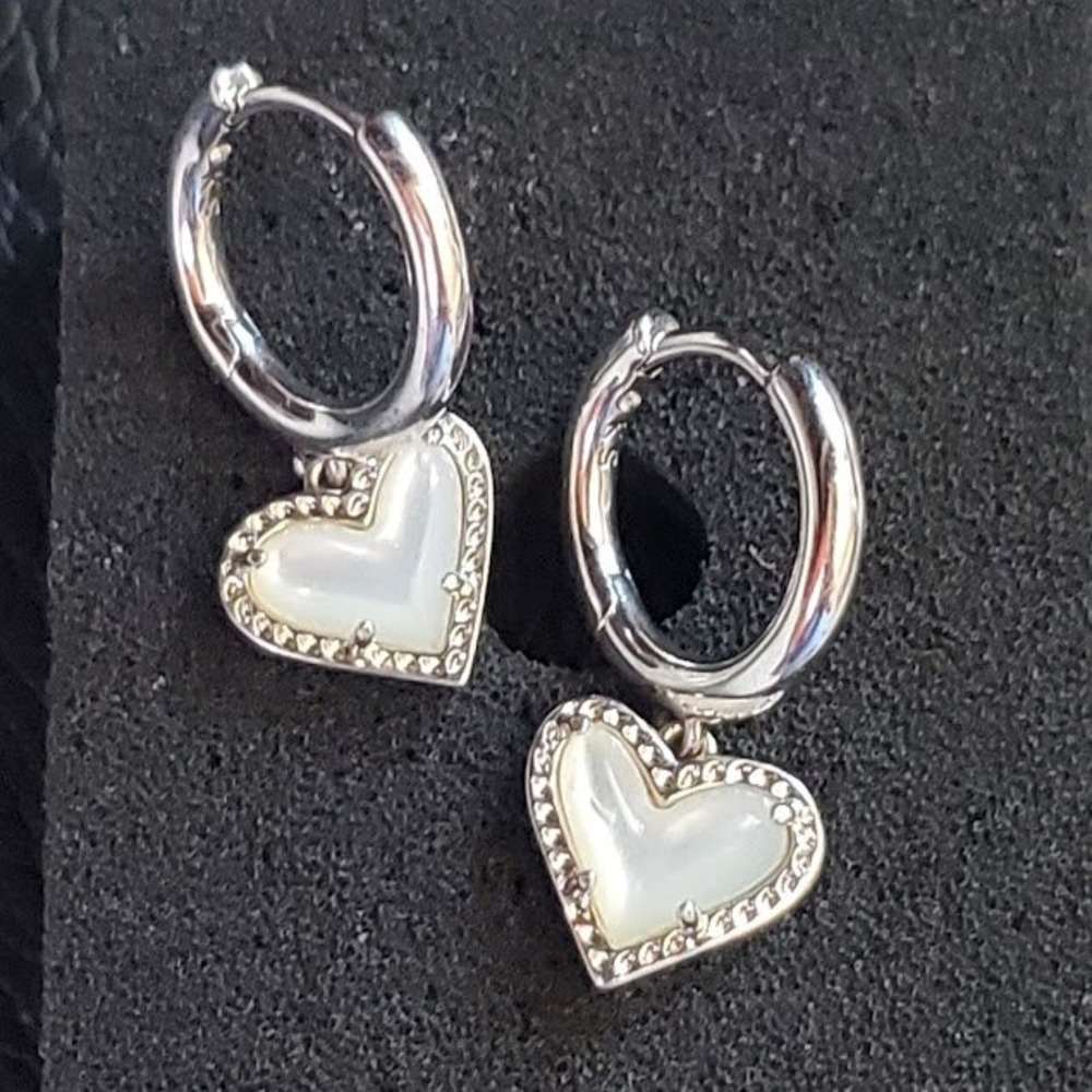 Kendra Scott Ari Heart Huggie Hoop Earrings Silver Mother of Pearl Dainty Gift